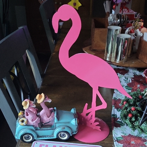 Pink Flamingo Decor Set - Picture 3 of 3